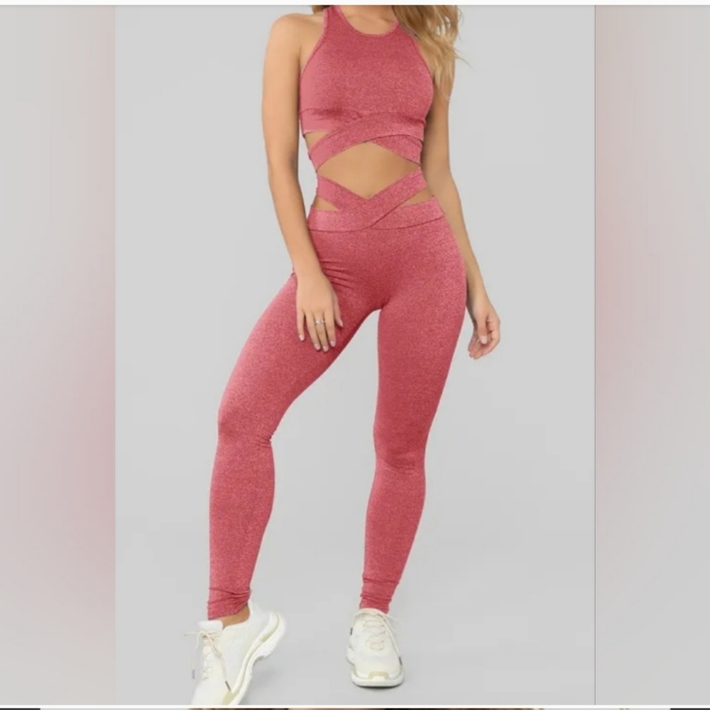 NWT Pink Workout Gym Set Matching Sports Bra and Leggings with V Cut Out